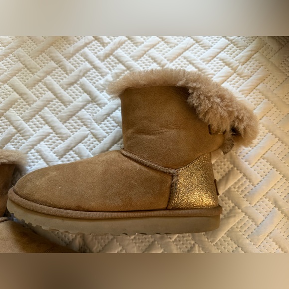 UGG CLASSIC MINI BAILEY BOW II CARIBOU SHEARLING LINED BOOTS US 7 EU 38 UK 5 - Picture 3 of 12